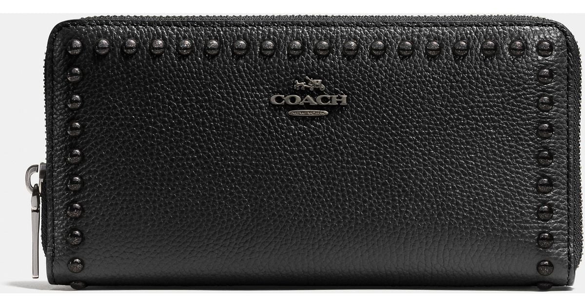 Coach Accordion Zip Wallet In Lacquer Rivets Pebble Leather in Black | Lyst