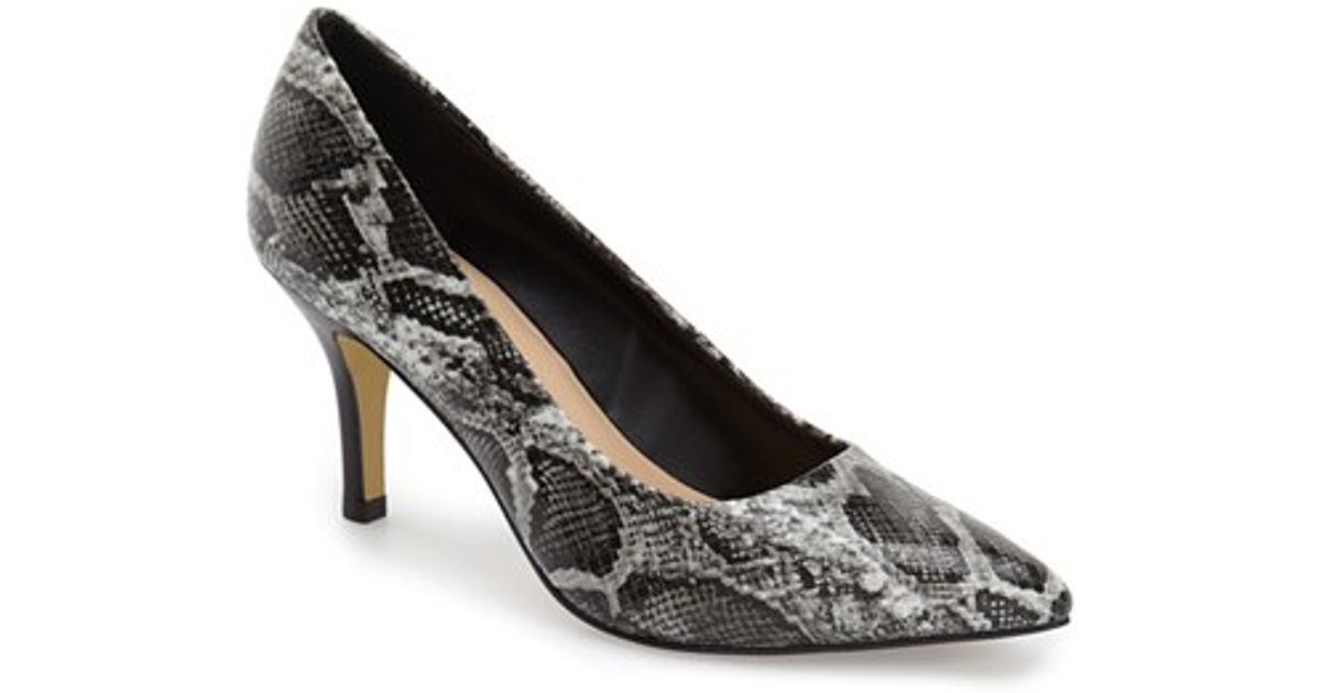 Bella vita 'define' Pointy Toe Pump in Black Lyst