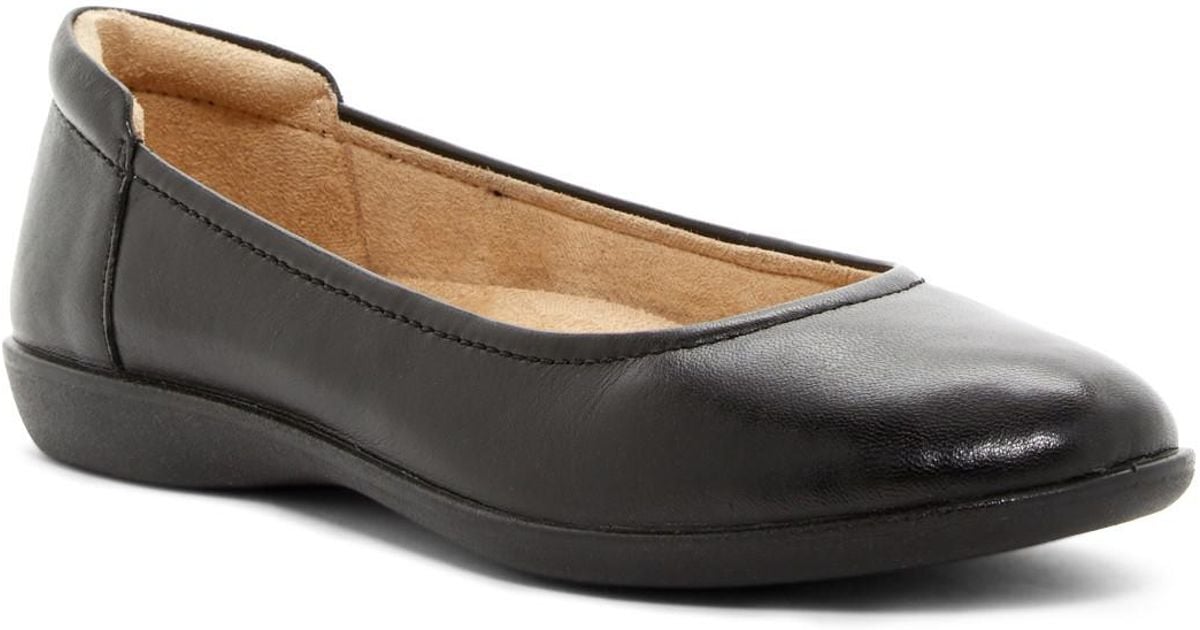 Lyst - Naturalizer Flexy Leather Flat - Wide Width Available in Black