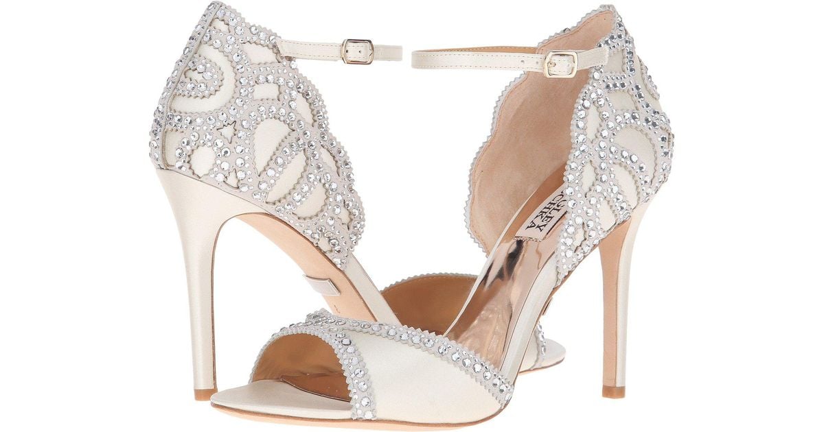 badgley mischka ivory satin shoes
