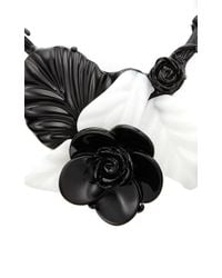 Oscar de la Renta | Black And White Resin Flower Necklace | Lyst