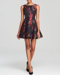 Lyst - Alice + Olivia Alice + Olivia Dress - Jorah Leaf Print in Black