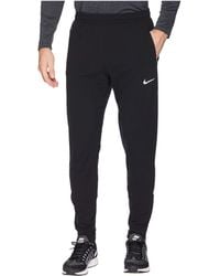 nike therma essential