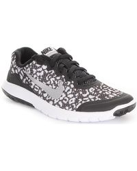 lyst nike flex esperienza ltr donne corrono i formatori in nero lyst nike flex esperienza ltr donne corrono i formatori in nero