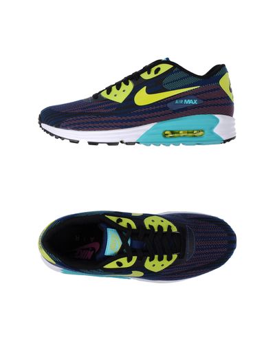 black low top nike shoes