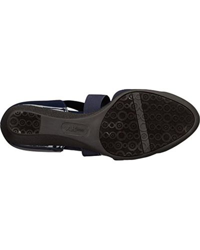 8e fitting shoes