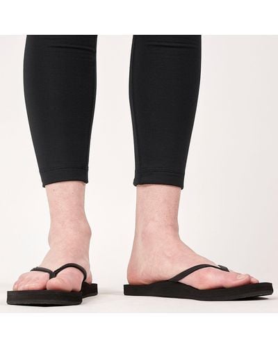 Cobian Synthetic Nias Bounce Flip Flops in Black - Lyst