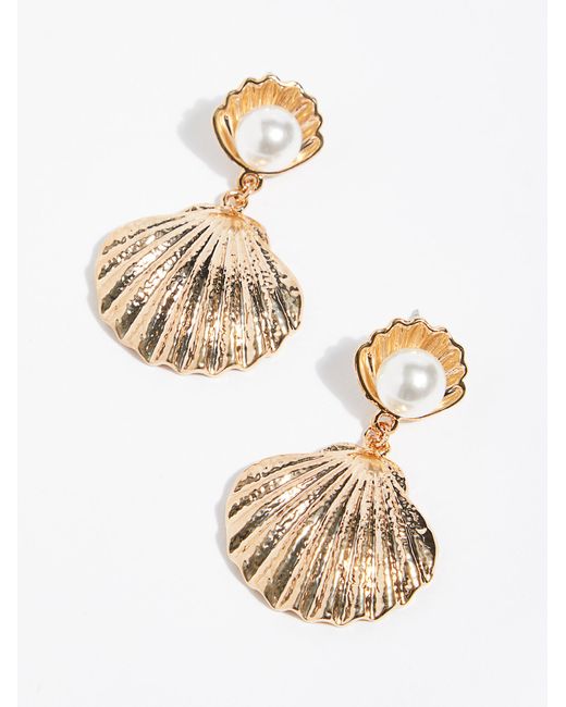 Free People - Metallic Seashell Pearl Earrings - Lyst