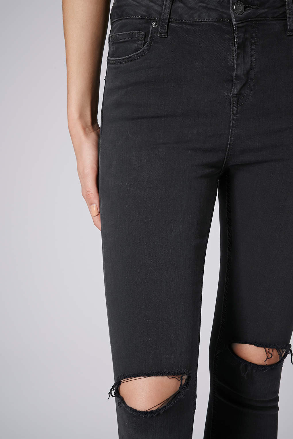 Lyst Topshop Moto Black Wash Ripped Jamie Jeans In Black 5347