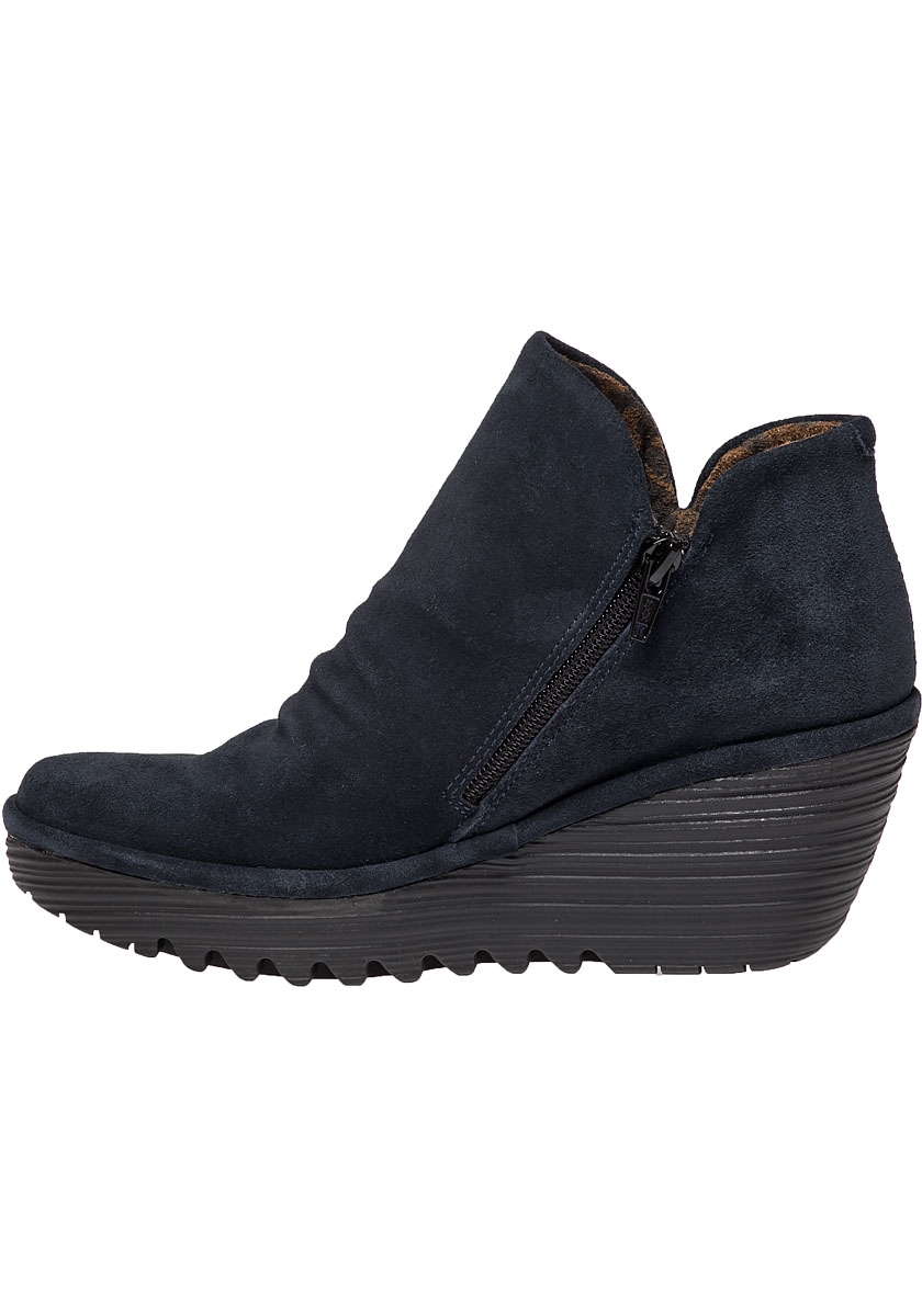 Fly slot boots