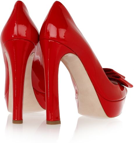 Miu Miu Bow-embellished Patent-leather Pumps in Red | Lyst
