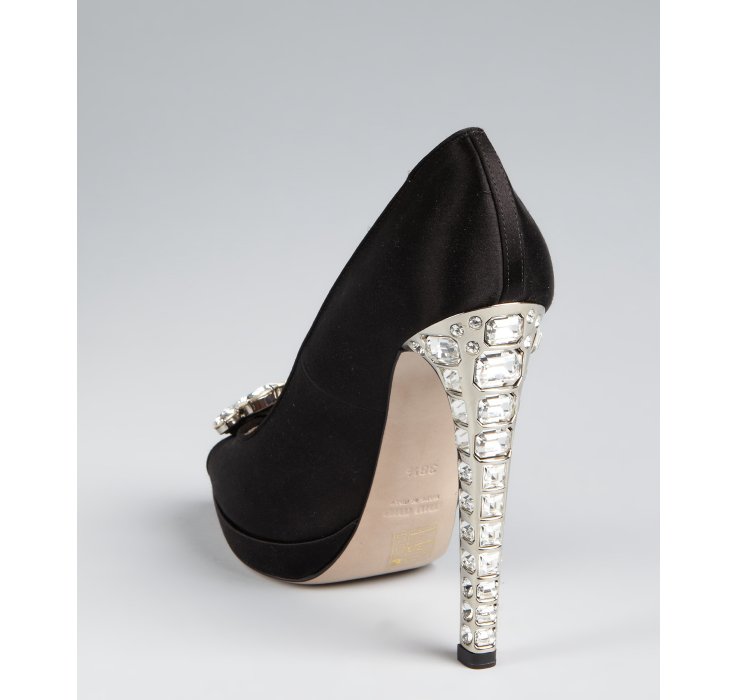 miu miu crystal pumps