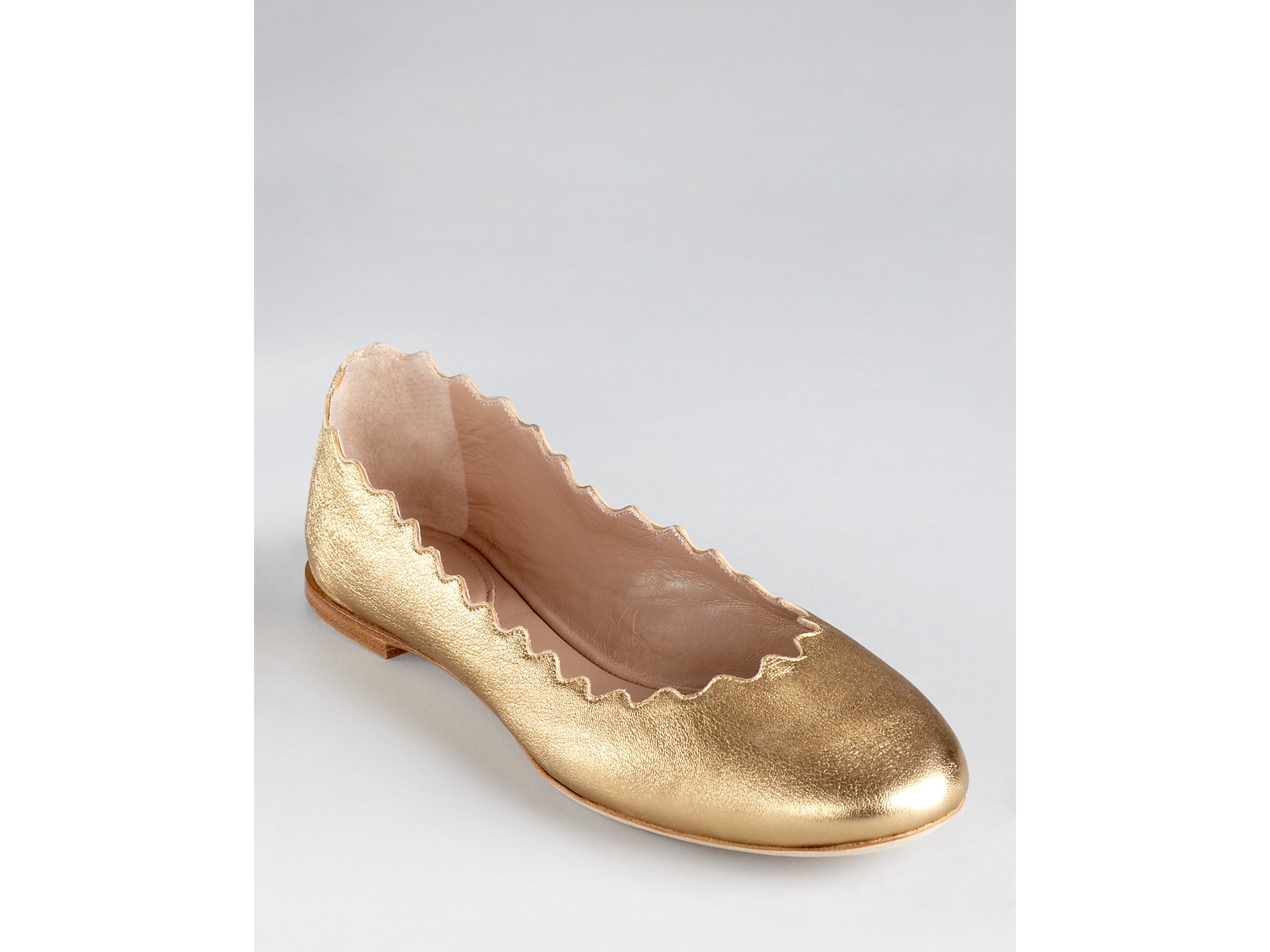 Chloé Flats Scalloped Ballerina in Gold (pewter) | Lyst