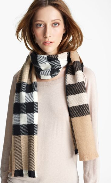 Burberry Cashmere Merino Wool Scarf in Beige (camel check) | Lyst
