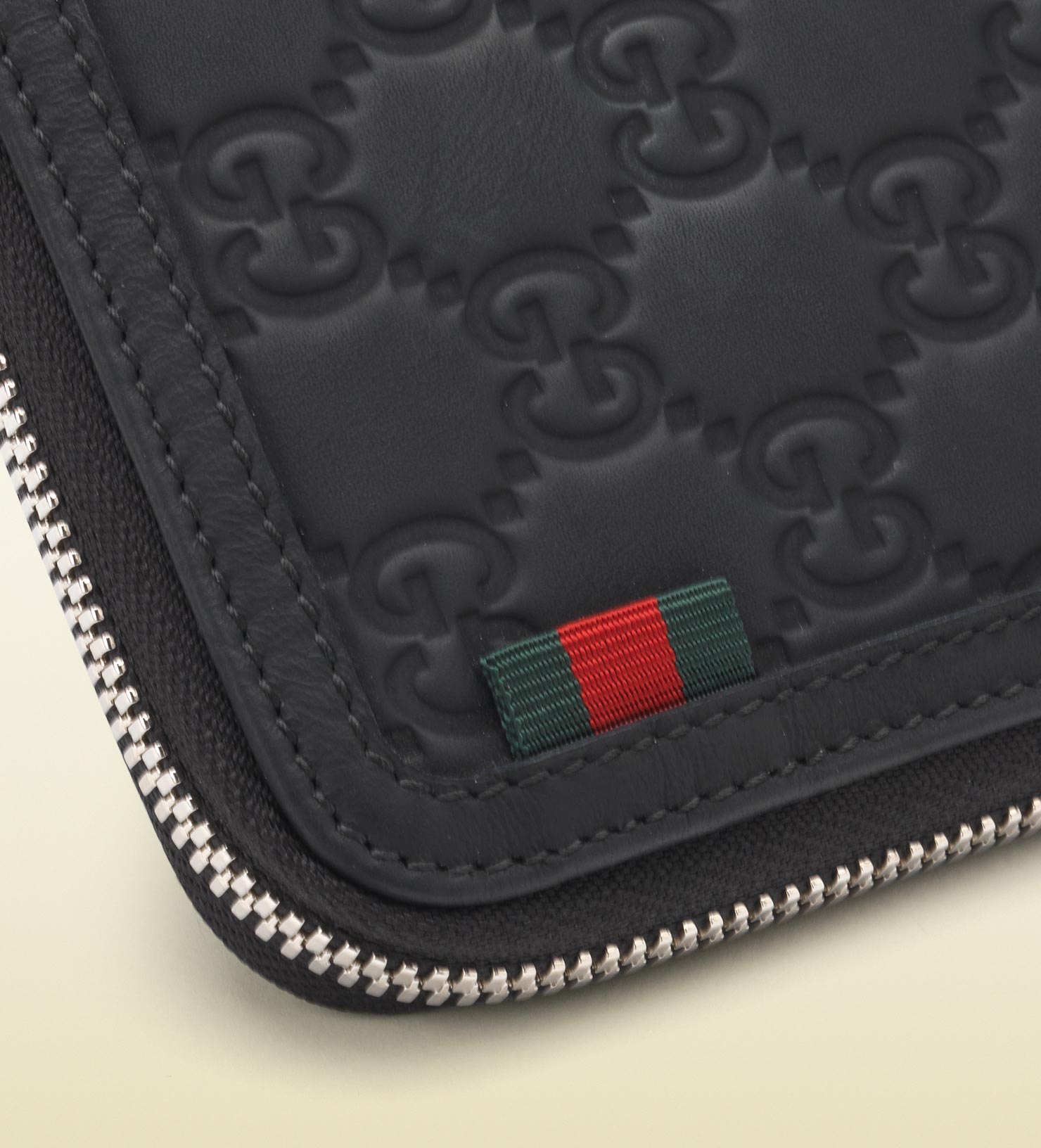 Lyst - Gucci Rubber Ssima Leather Zip Around Wallet in Black for Men