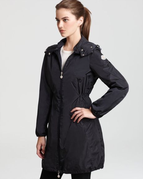 Moncler Yasmine Hooded Raincoat in Black | Lyst