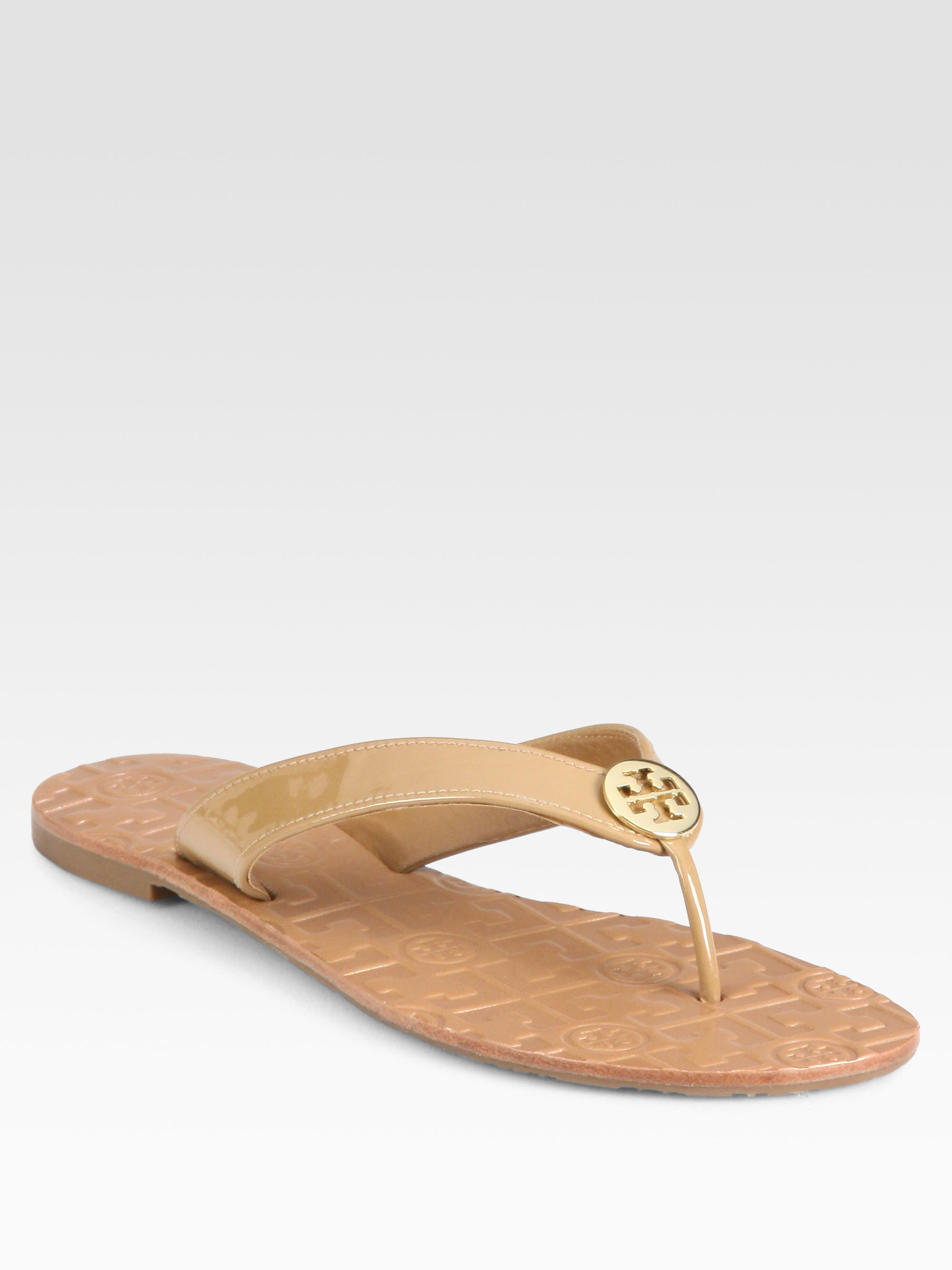 Tory burch Thora Patent Leather Flip Flops in Natural | Lyst