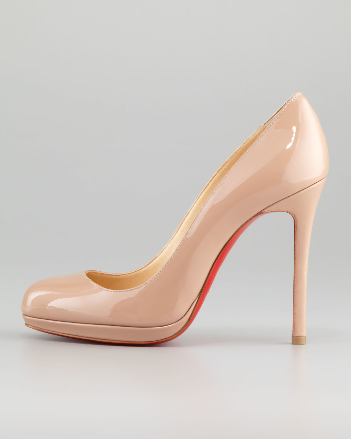 Round toe nude store pump