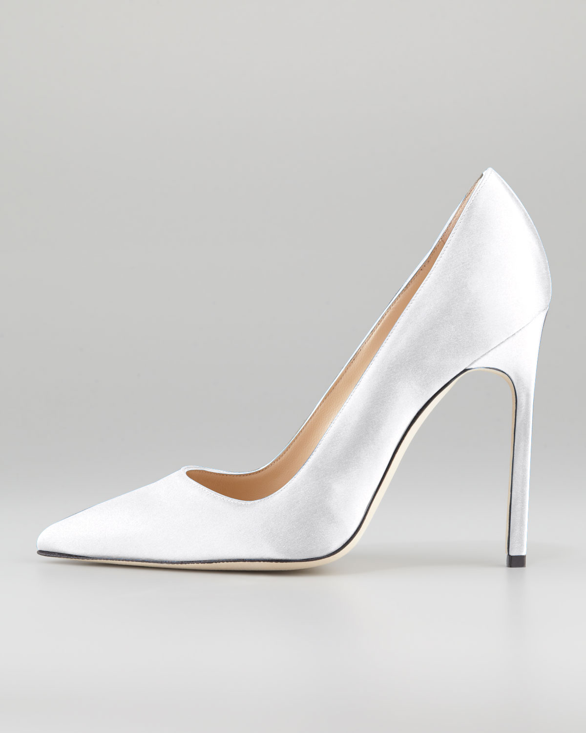 manolo blahnik swan white satin pump