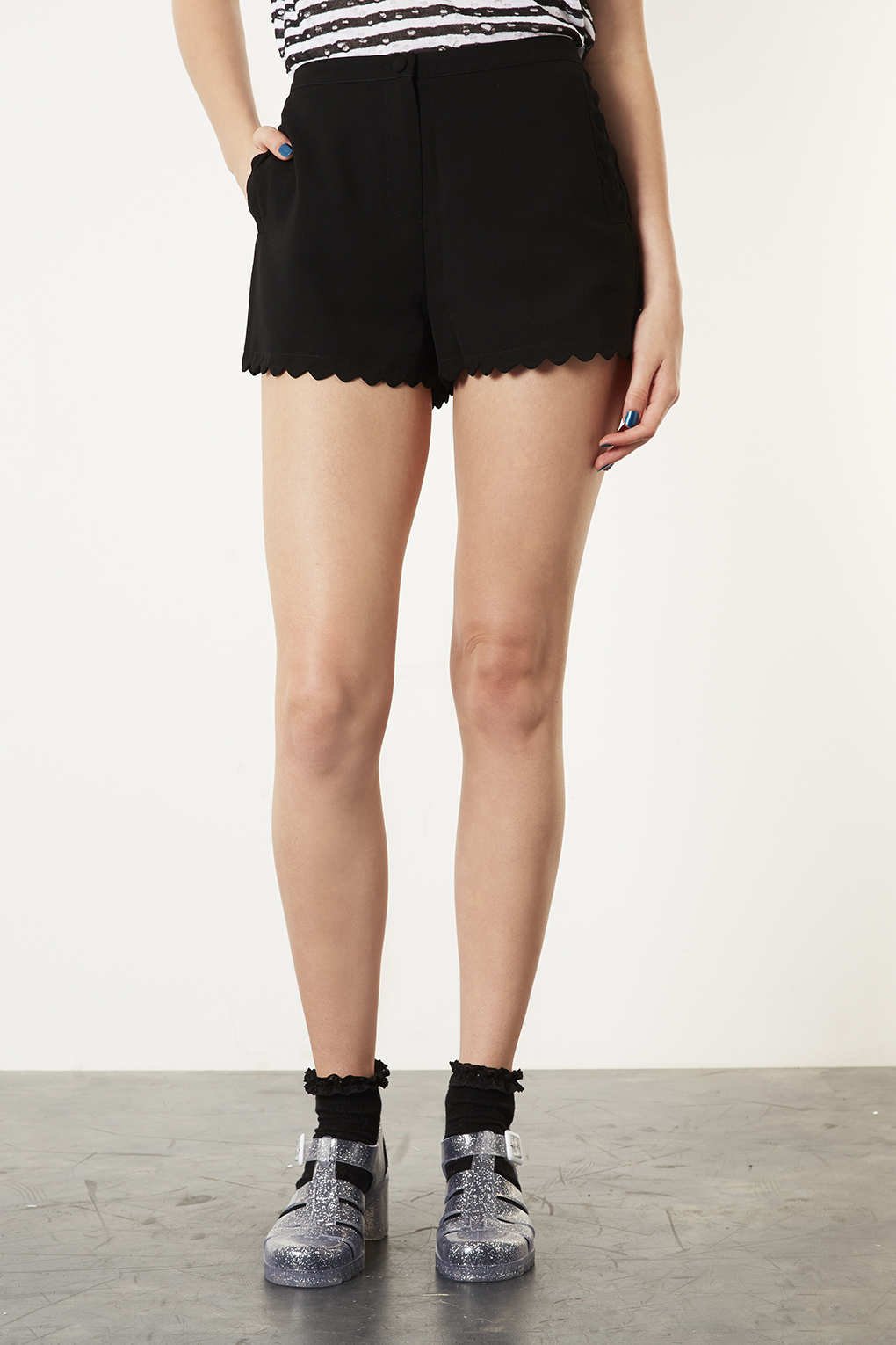 Lyst - Topshop Black Scallop Hem Shorts in Black