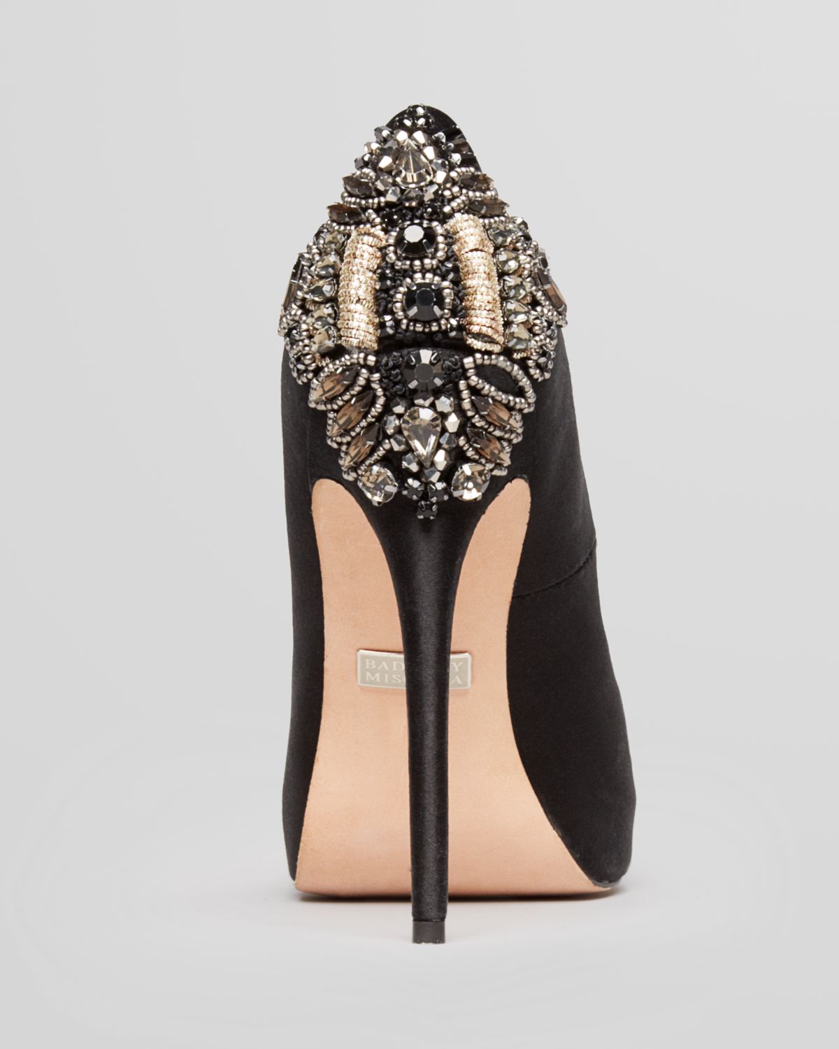 badgley mischka white pumps