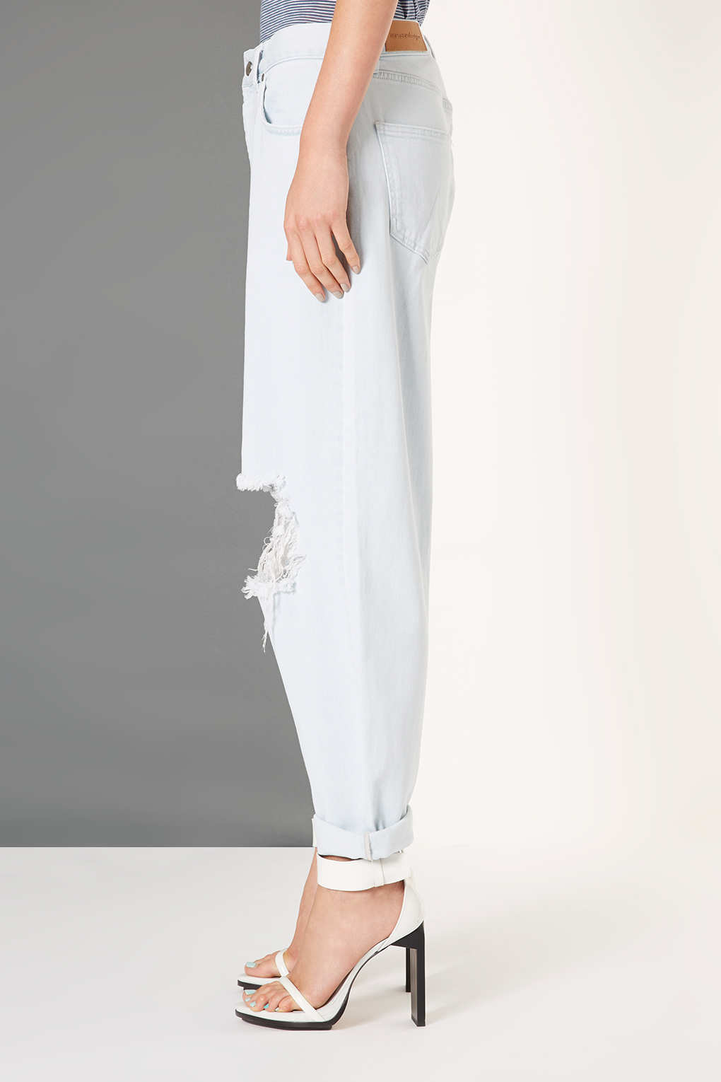 ripped knee baggy jeans