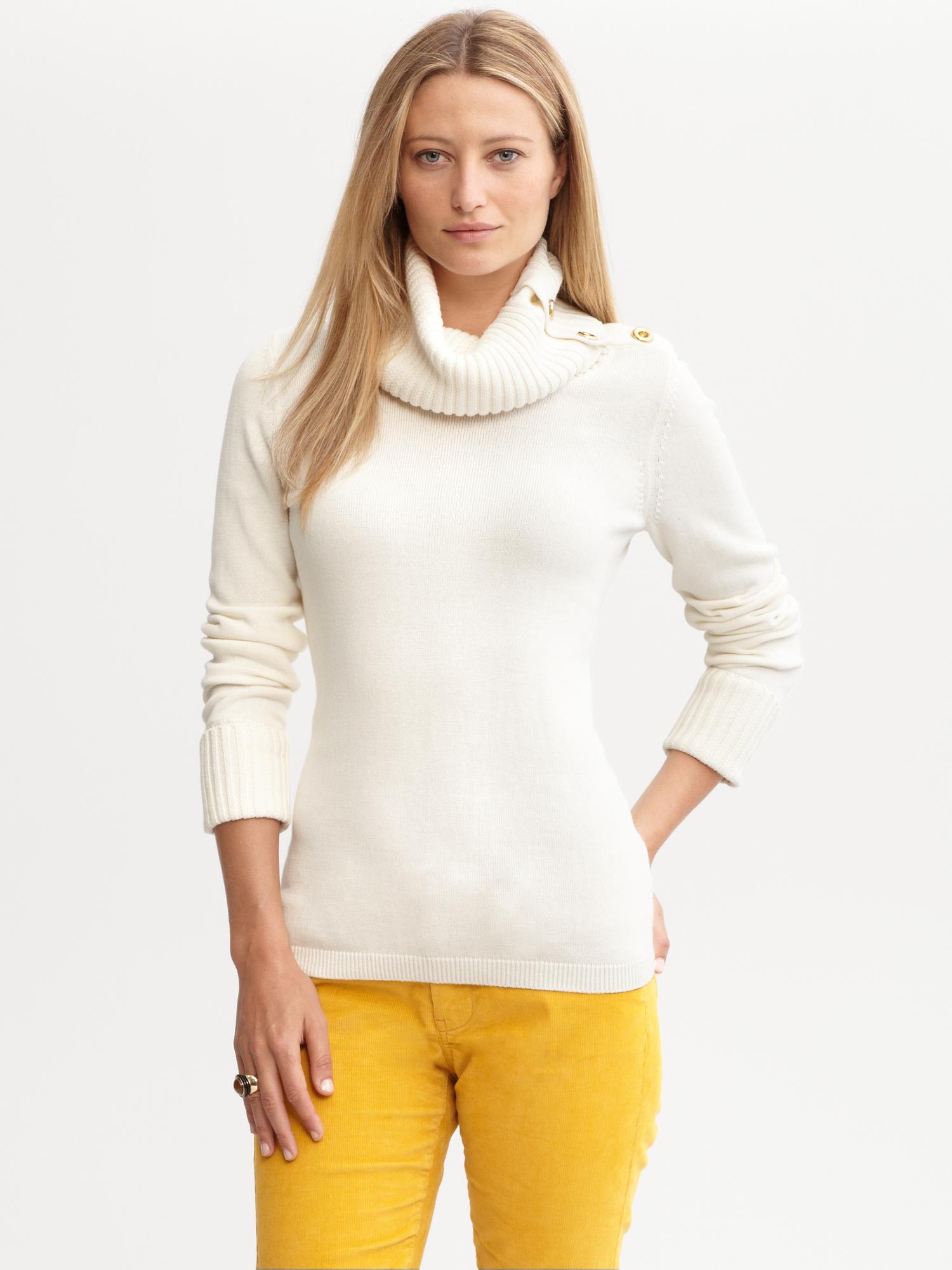 Banana Republic Buttonneck Sweater in White (cocoon)