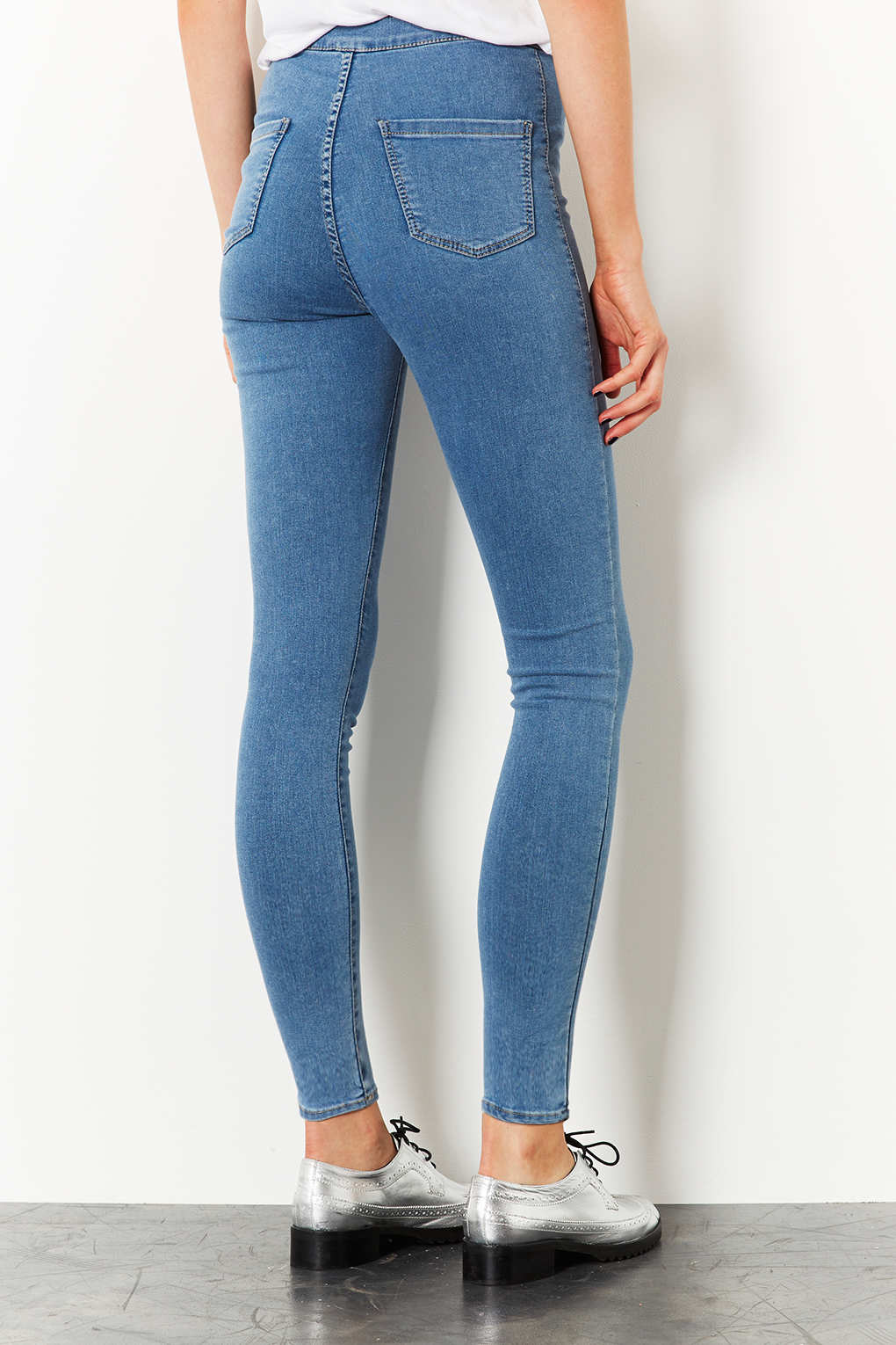 Explore Real Simple If a bootcut is more your style than a skinny jean, then this high-waisted pair was made for you. Everyone is going to want to know where you got them. To buy: $78, truedfil3gz.gq