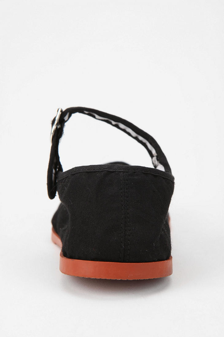 urban outfitters black mary janes