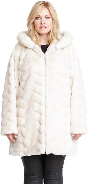 Gallery Hooded Carved Faux Fur Coat in White (Cream) | Lyst