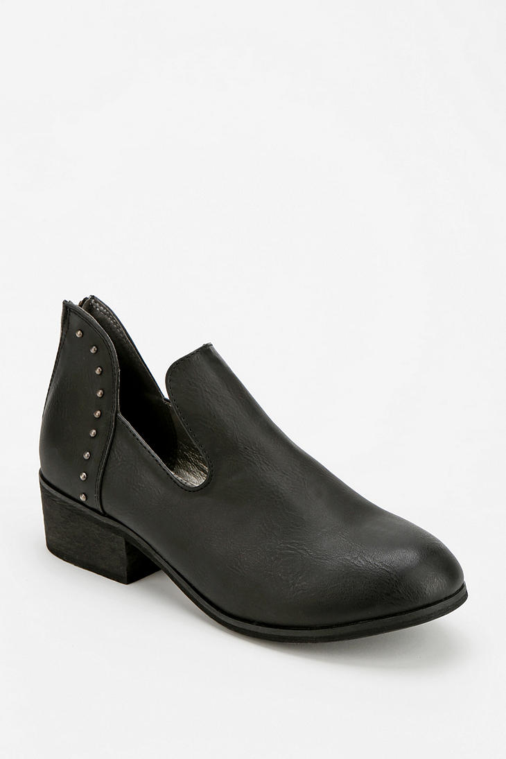 urban outfitters black leather boots