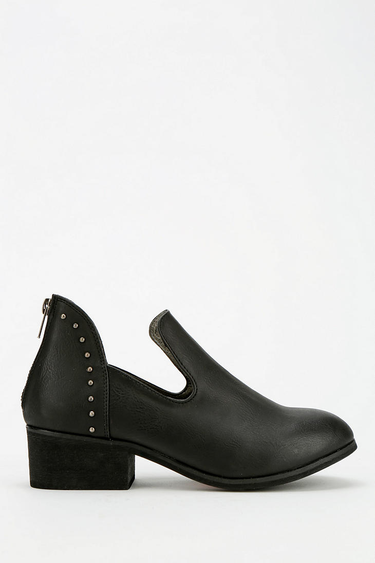 urban outfitters black leather boots