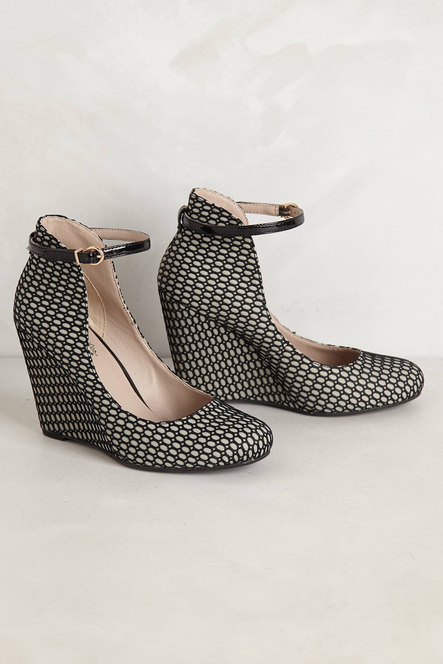 seychelles black wedges