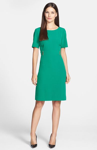 Tahari Crepe Sheath Dress in Green (Emerald Green) | Lyst