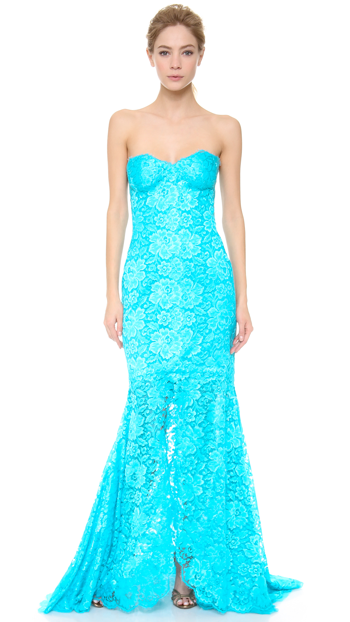 monique lhuillier chantilly lace gown