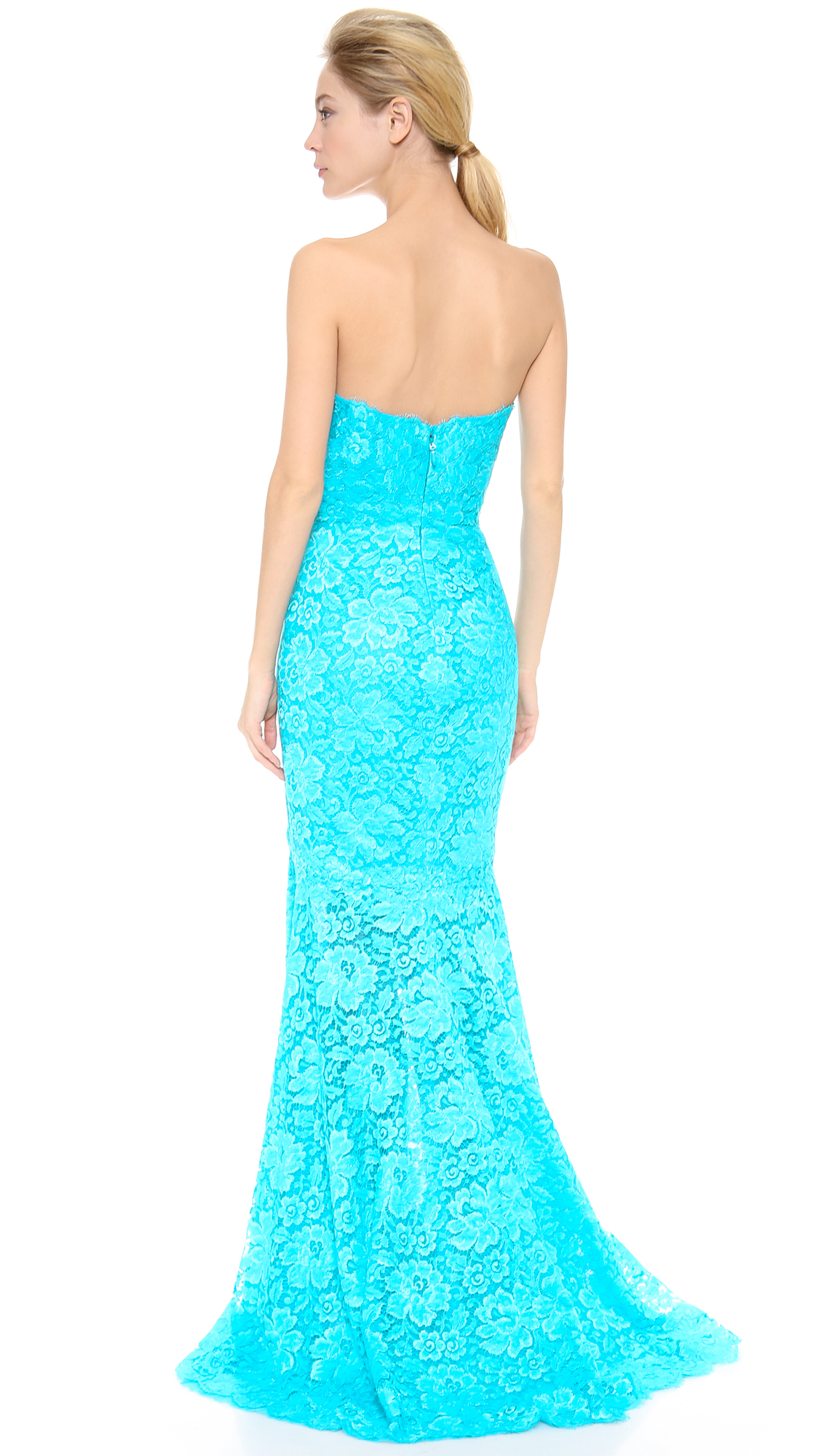 monique lhuillier chantilly lace gown