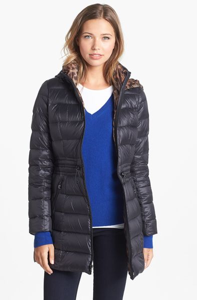 Laundry By Shelli Segal Drawstring Waist Packable Down Coat in Black | Lyst