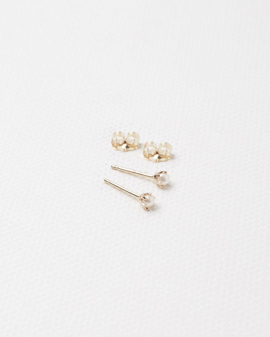Lyst Satomi Kawakita Baby Pearl Studs In Metallic Gallery