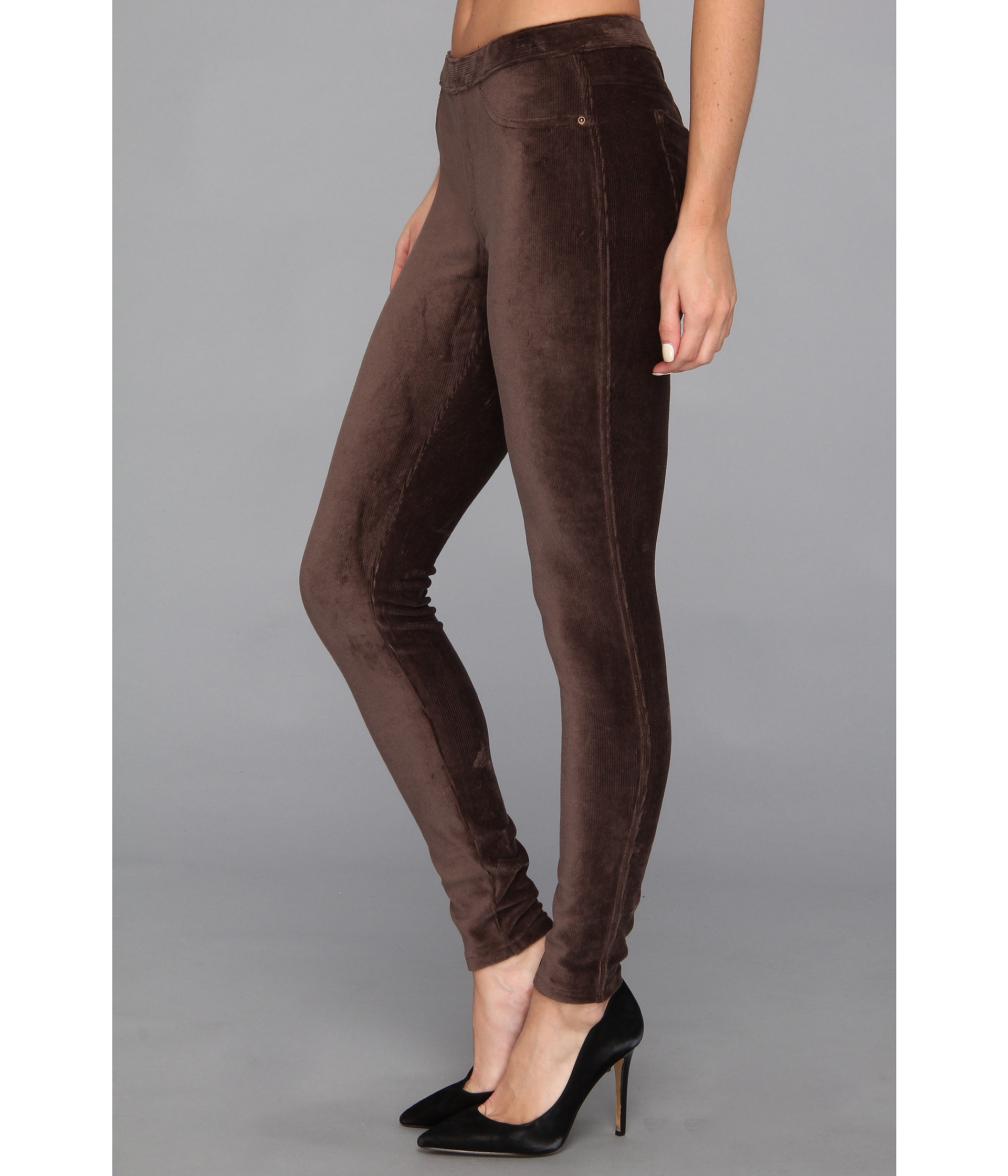 what color goes with brown leggings women's
