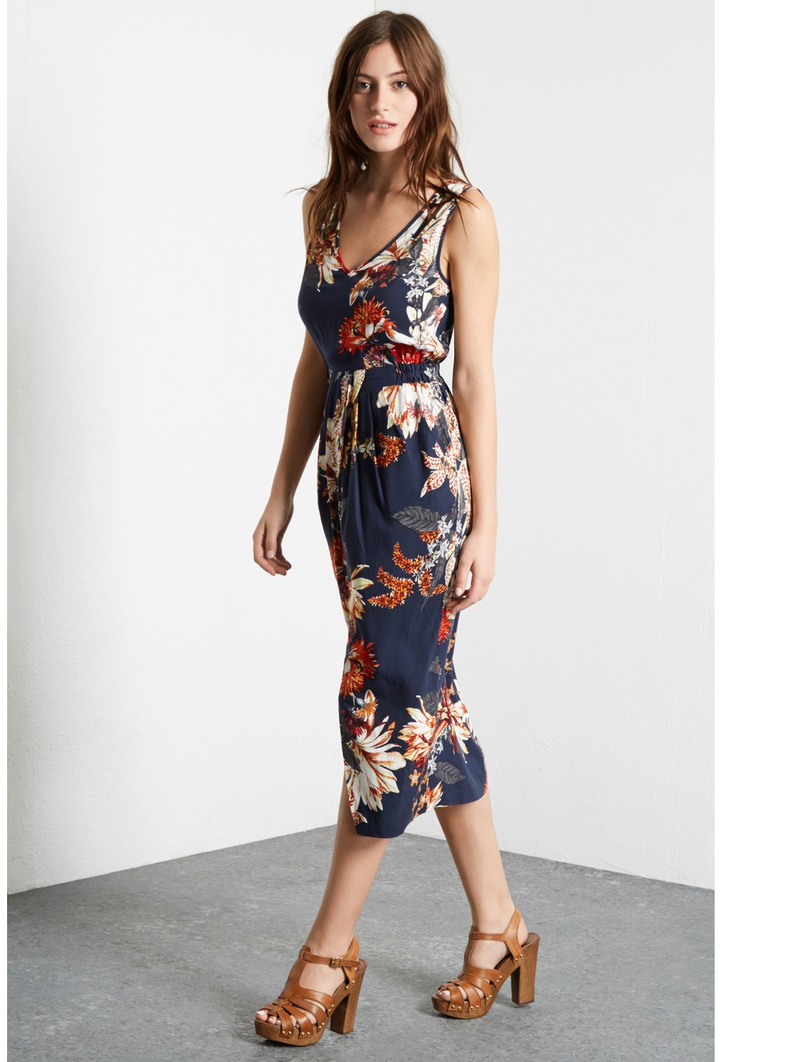You are here Get the cute midi dresses @Oshoplive. The latest collection for trendy midi dresses is prepared here. All in Chic, classy, selected style. Free shipping!