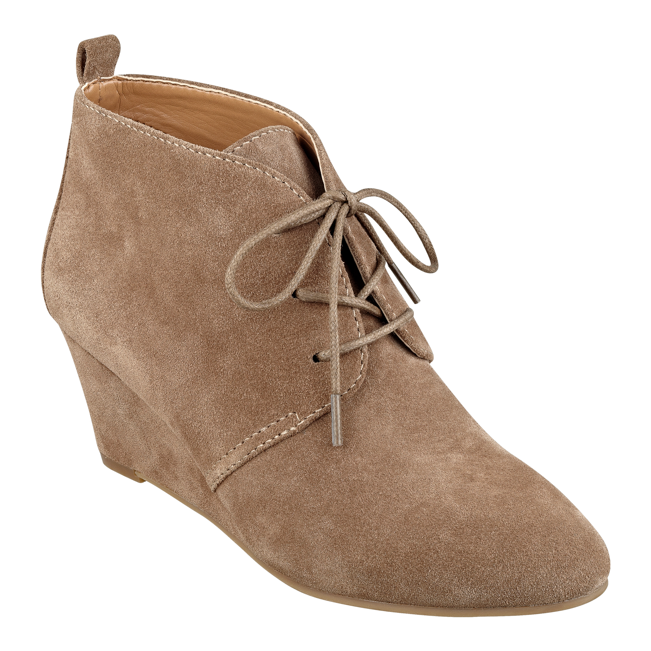Shop by category Nine West Shoes Browse fabulous footwear from the Nine West women’s shoes collection available at Belk. From dress shoes like heels and strappy sandals to casual Nine West flats and loafers, there’s a shoe that fits every occasion.