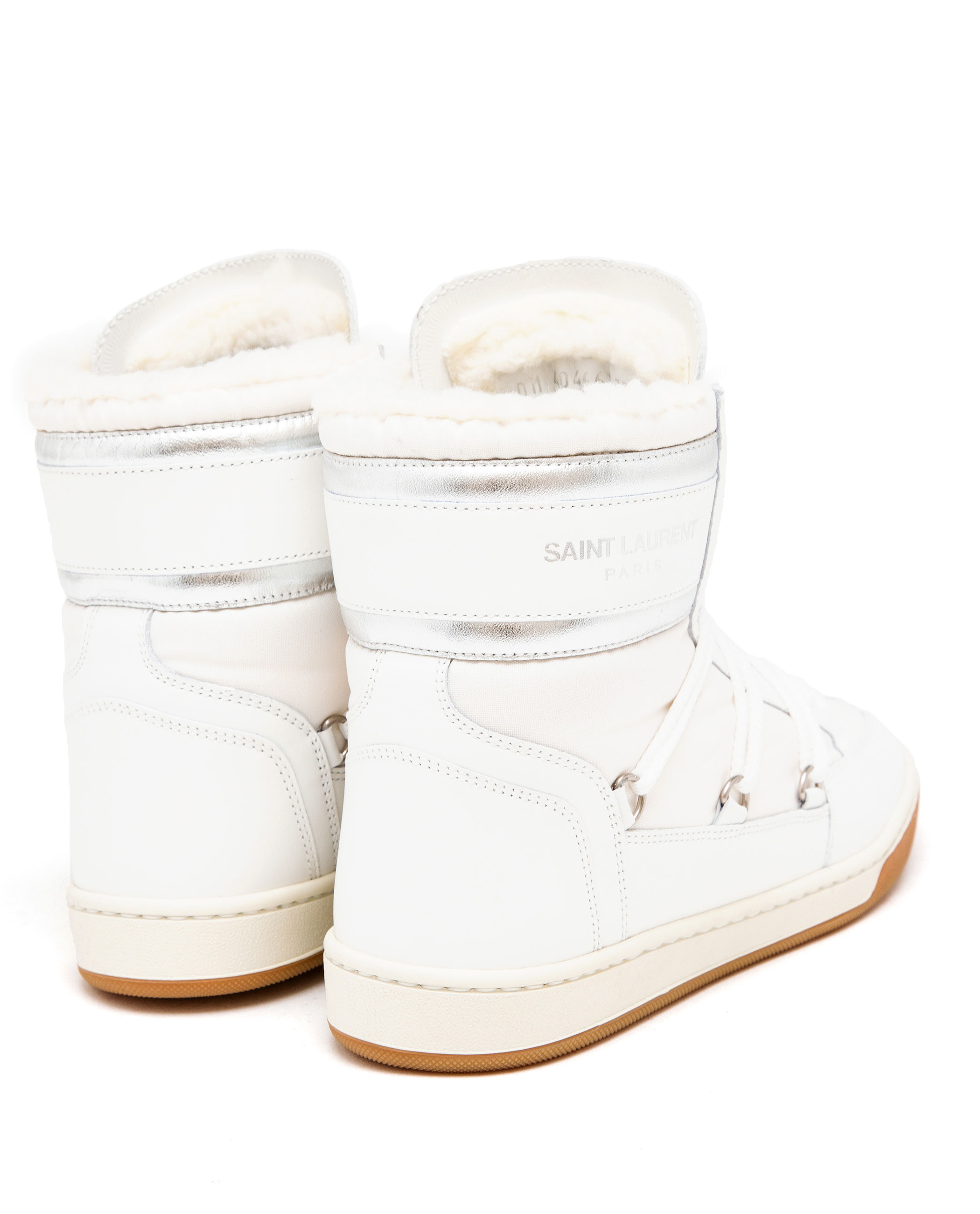 white snowboots