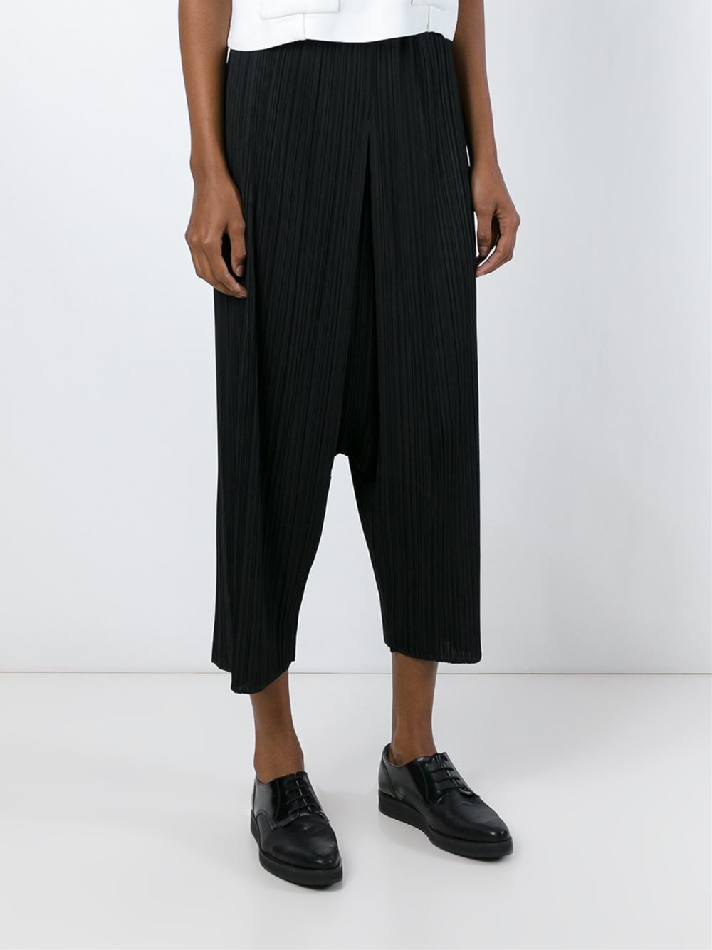 Lyst - Pleats please issey miyake Pleated Cropped Trousers in Black