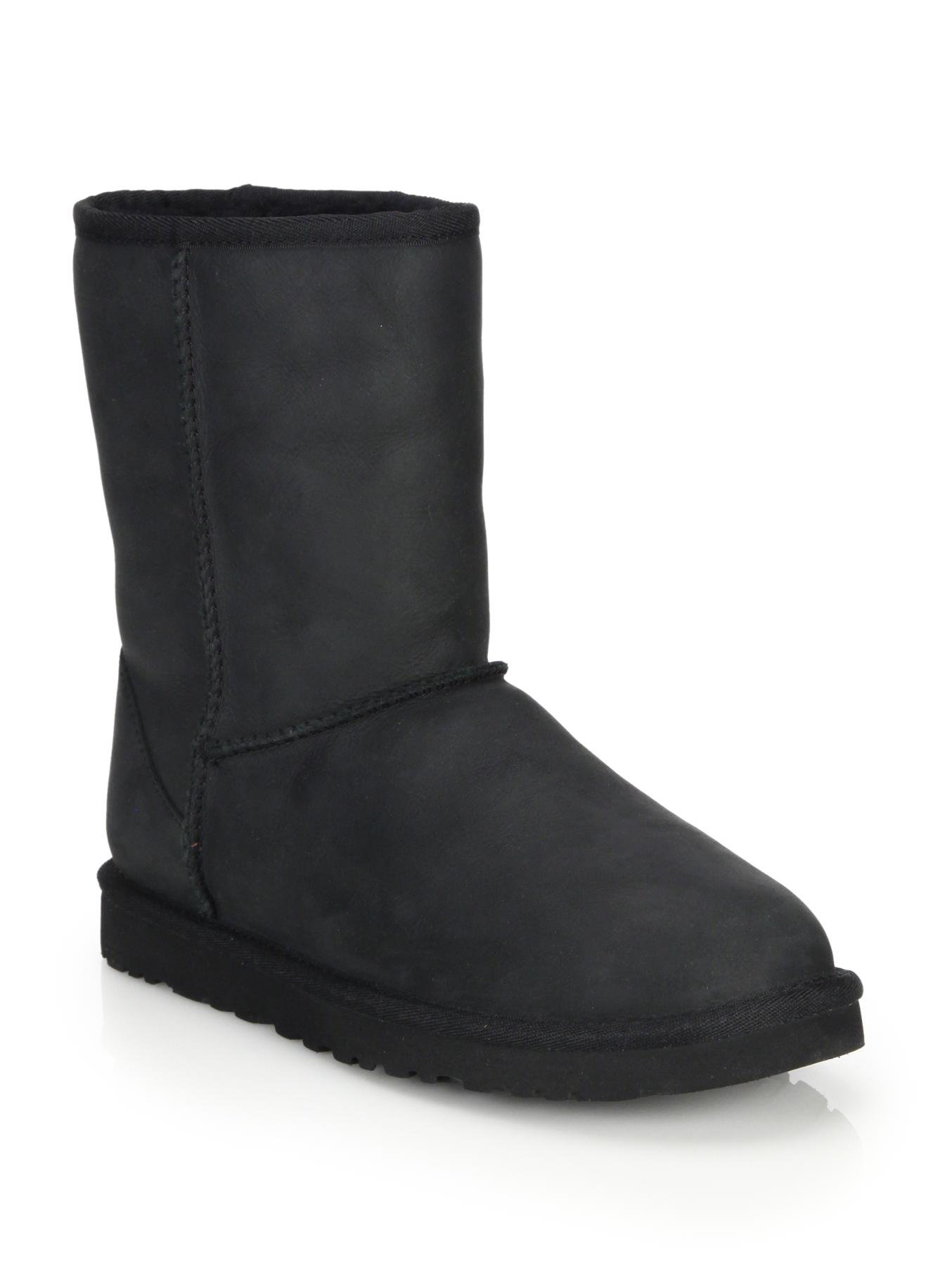 black uggs size 7 classic short