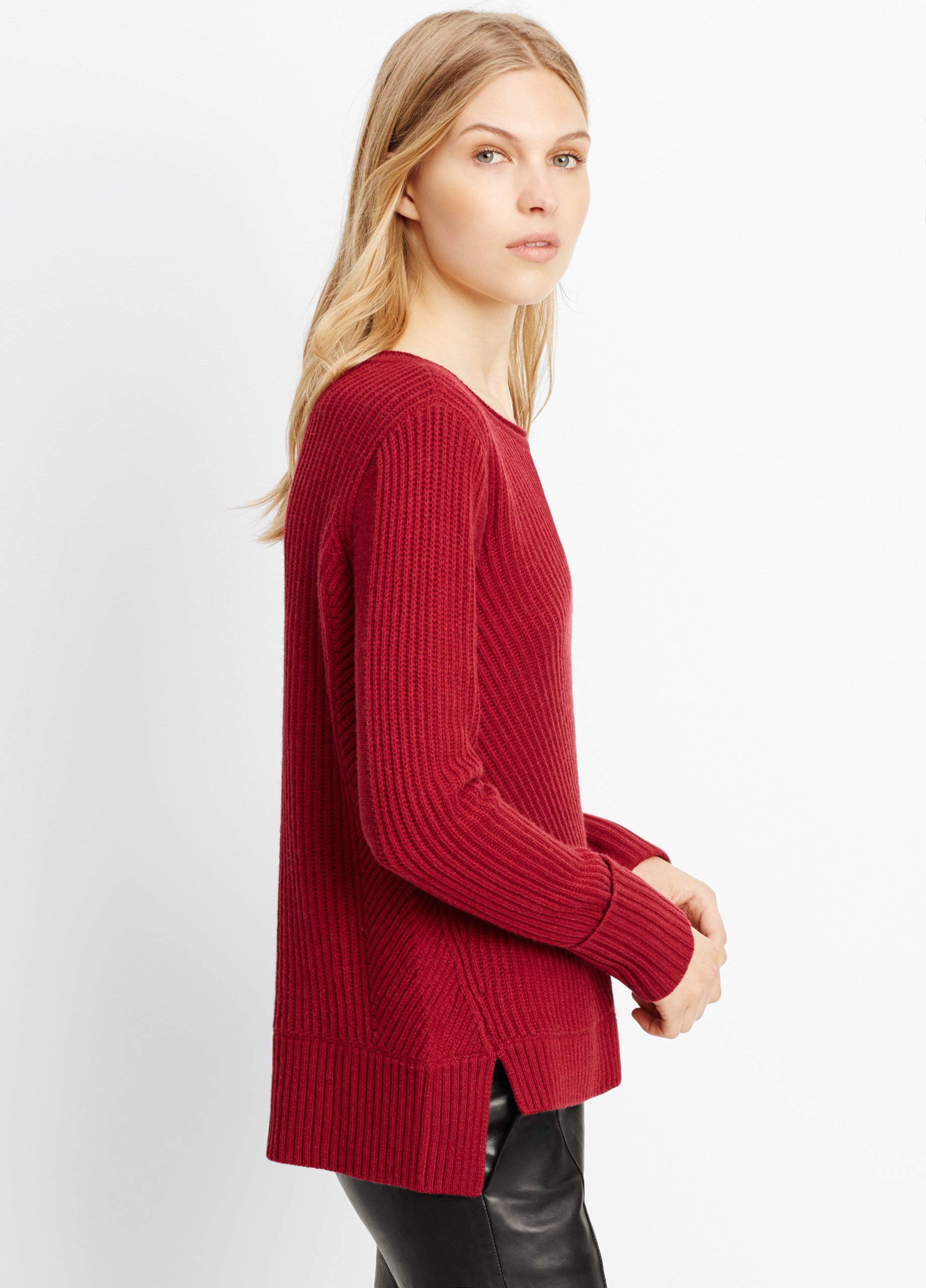 Vince Wool Cashmere Directional Rib Boatneck Sweater in Red | Lyst