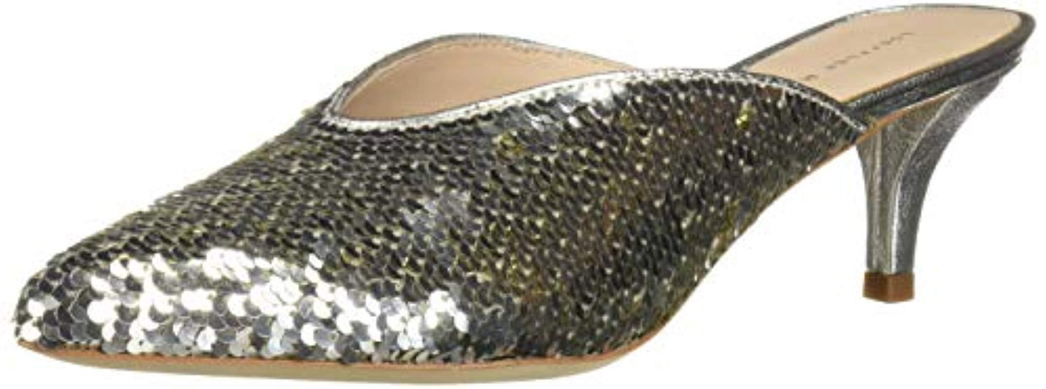 tony cheeks flip flops