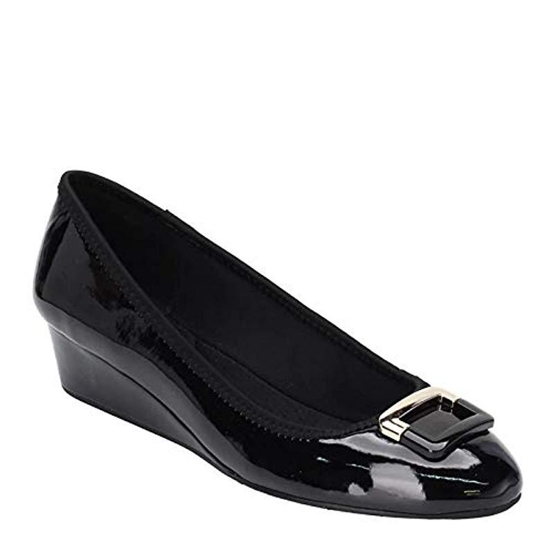 bandolino caddia wedge pumps