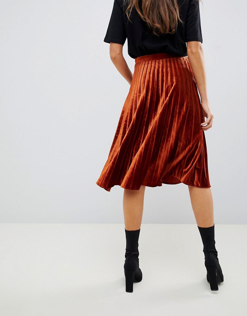 Missguided Velvet Pleated Skirt In Rust in Red - Lyst