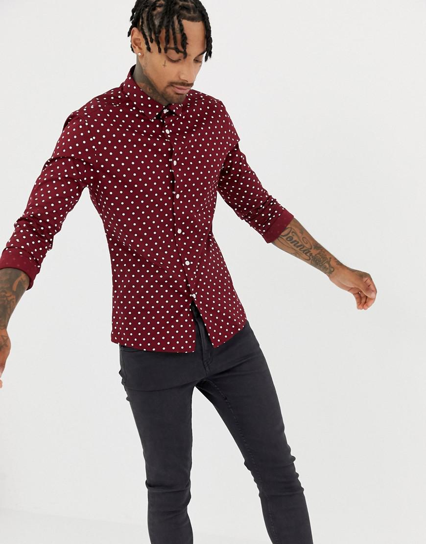 red button shirt skinny jeans white shoes mens