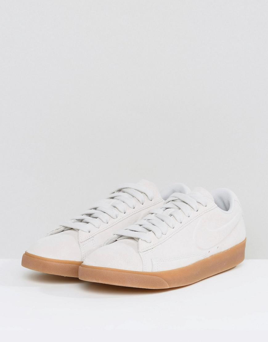Nike Blazer Formateurs Bas En Daim Beige Avec Des Chaussures De ... Nike Blazer Formateurs Bas En Daim Beige Avec Des Chaussures De Gomme Sole Best-seller nike